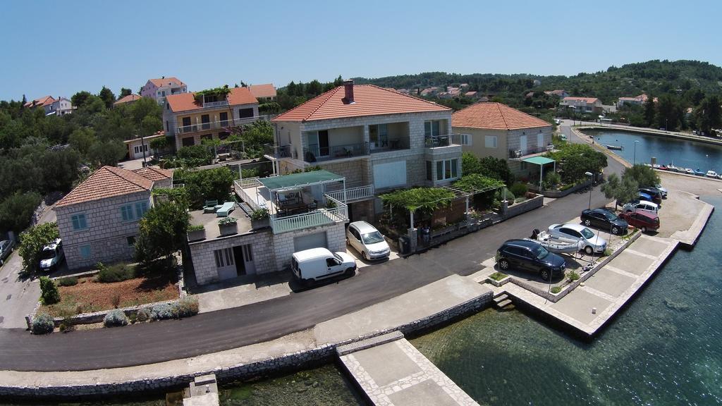 Apartments Villa Julija Lumbarda Exterior photo