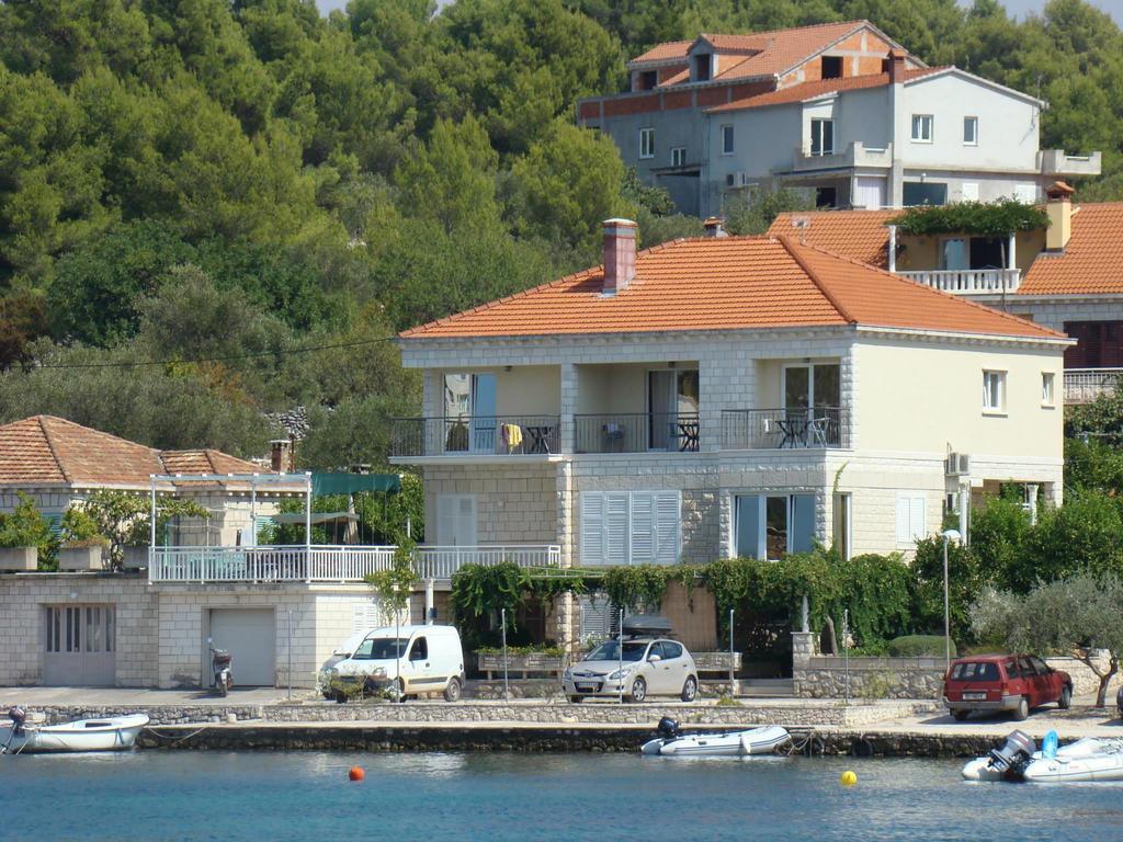 Apartments Villa Julija Lumbarda Exterior photo