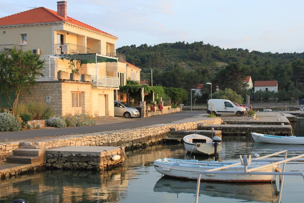 Apartments Villa Julija Lumbarda Exterior photo